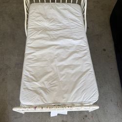 Toddler bed