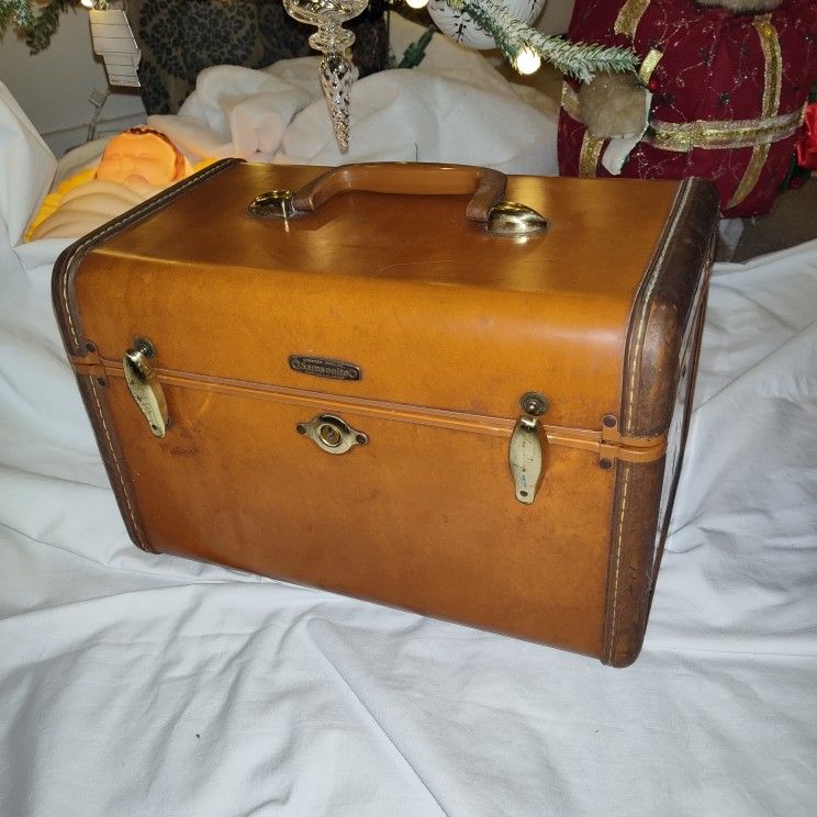 Vintage Samsonite 4612 Train Case Luggage