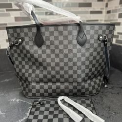 Black And Grey Purse With Wristlet 
