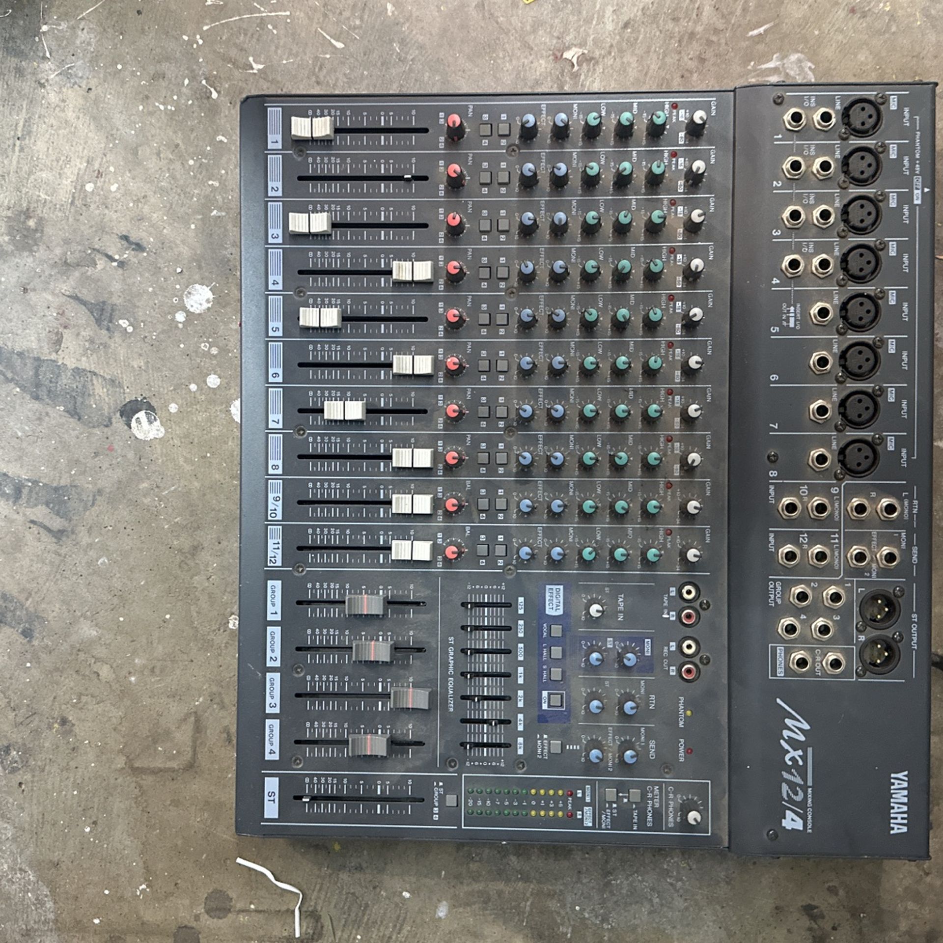 Yamaha MX 12/4 mix mixing console