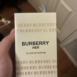 Burberry Her Perfume 