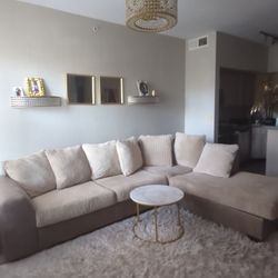 Beautiful Off White Sectional & Bar Stools 
