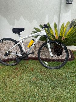 Adult GT Karakoram Medium Size Mountain Bike
