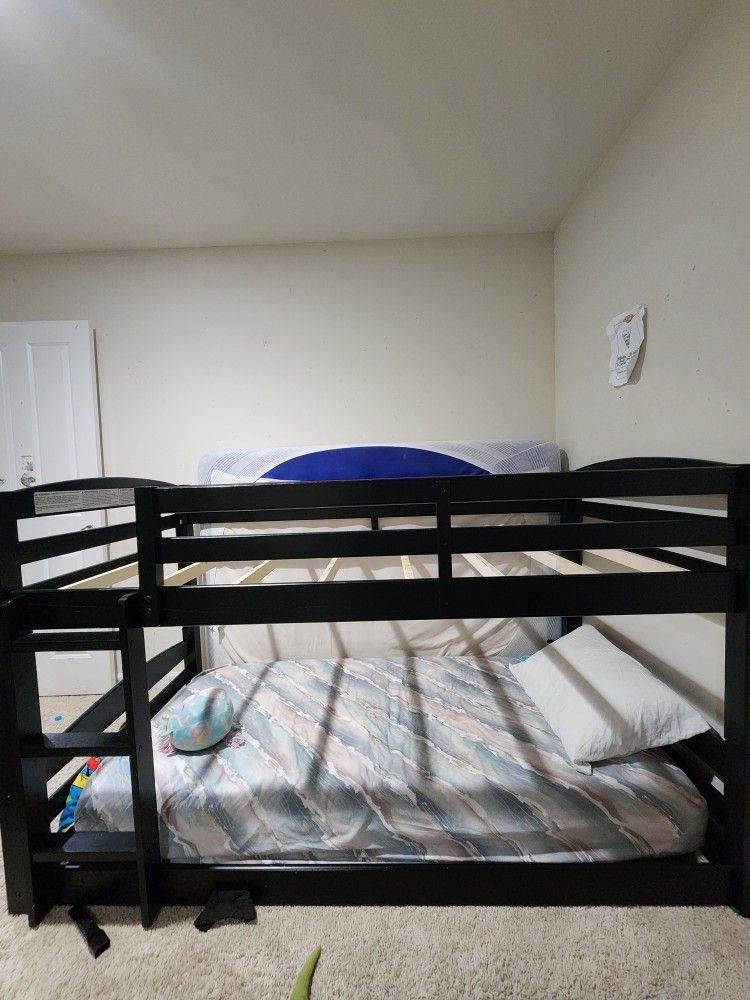 Bunk Bed, Twin Over twin *mattresses included