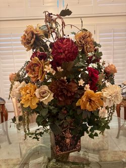 BEAUTIFUL FLOWER ARRANGEMENT