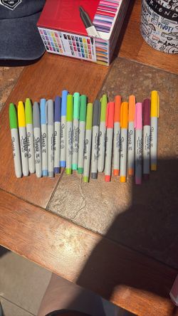 Sharpies Markers/pens