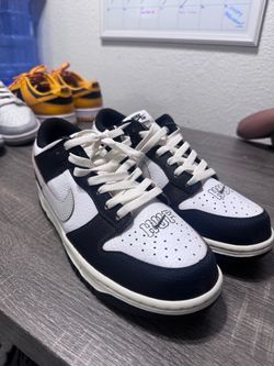 NIKE DUNKS Sz 9