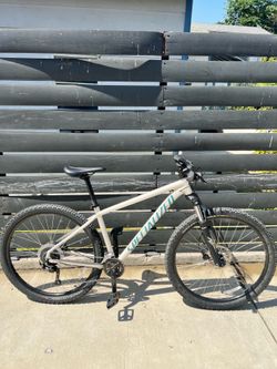 Specialized Rockhopper 29 Large Mountain Bike – Excellent Condition