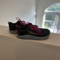 ALTRA WOMEN'S OUTROAD RUNNING SHOE SIZE 9
