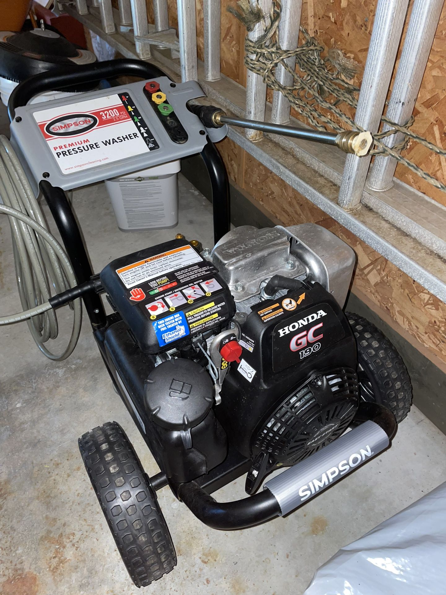 Simpson Cleaning MSH3125 MegaShot Gas Pressure Washer Powered by Honda GC190, 3200 PSI at 2.5 GPM, (49 State), black