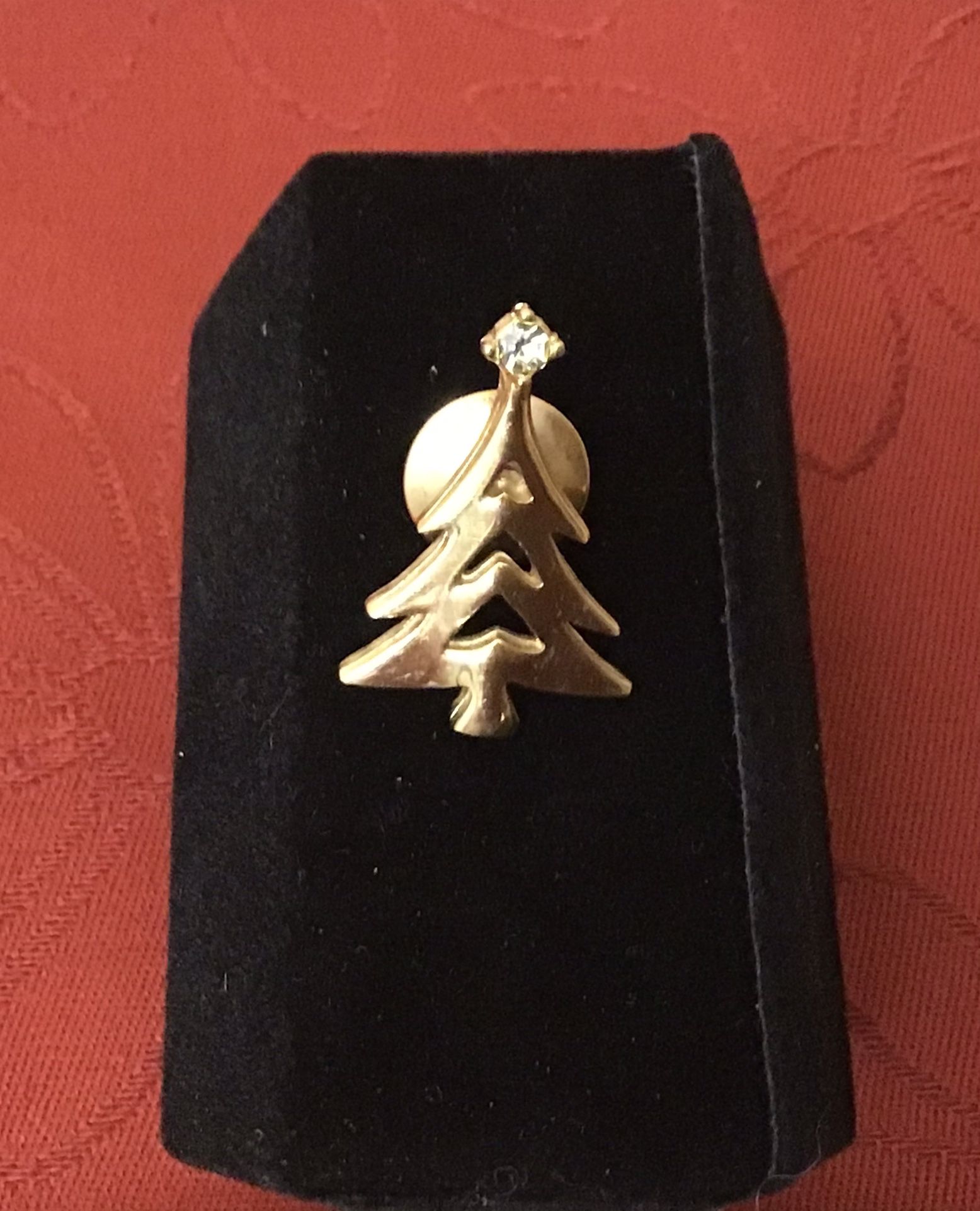 Vintage Gold Tone Christmas Tree Pin by Avon.  Like New 