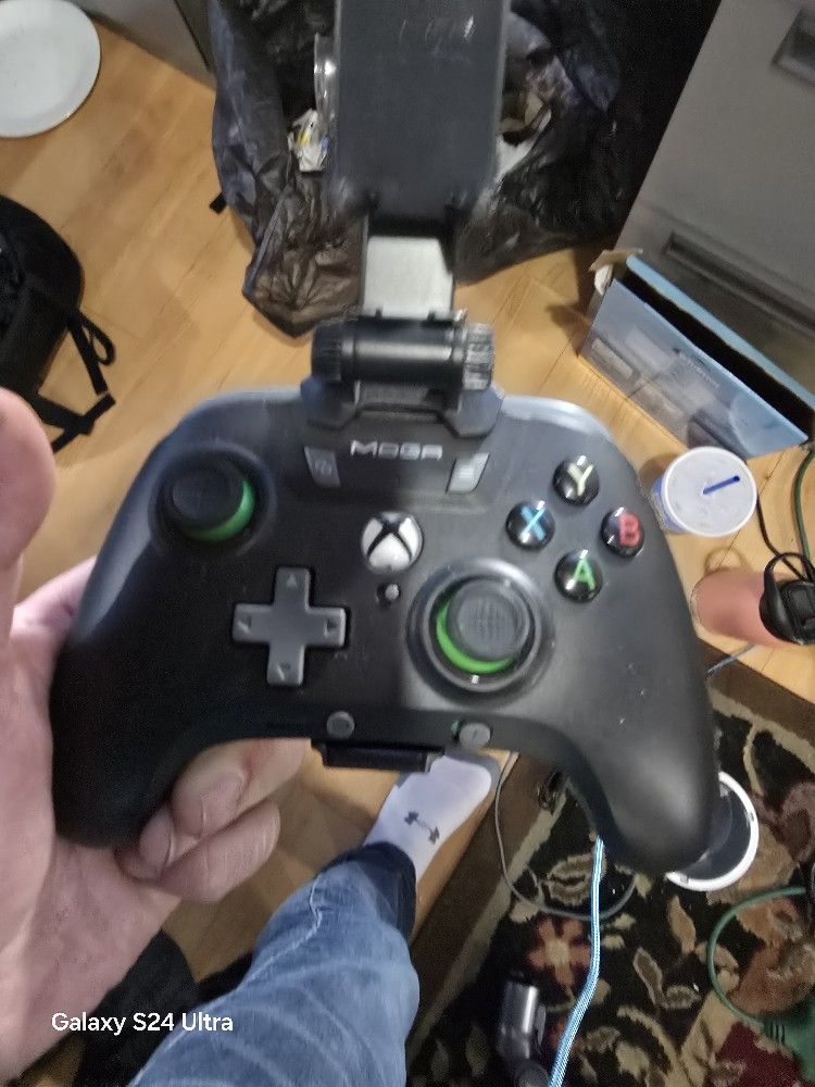 Moga Gaming Controller With Removable Phone Holder
