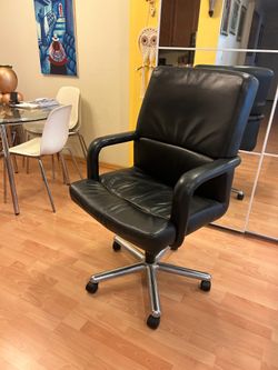 Office Leather chair with armrest
