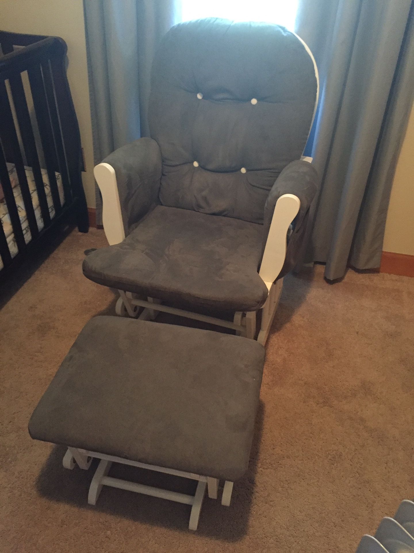 Glider/rocking chair with ottoman