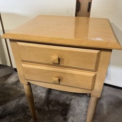Ethan Allen Side Table/ Night Stand 