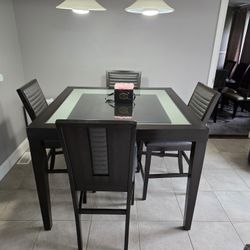 5 PC Dining set. Table And 4 Chairs. 