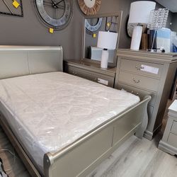 QUEEN SIZE BRAND NEW BEDROOM SET 4PCS  