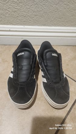 Adidas tennis shoes. Needs shoes laces. Size 5
