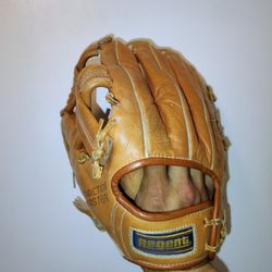 Regent handcrafted cowhide The Action Master Left-hand-throw baseball glove 04868