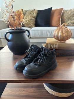 Lil’ Kids Black Nike Manoa Boots Size 10 $10