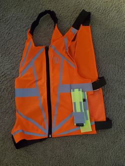 Adjustable reflective running vest
