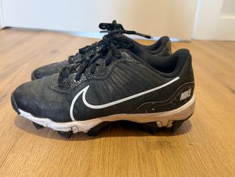 Nike Youth Baseball cleats. 2.5y