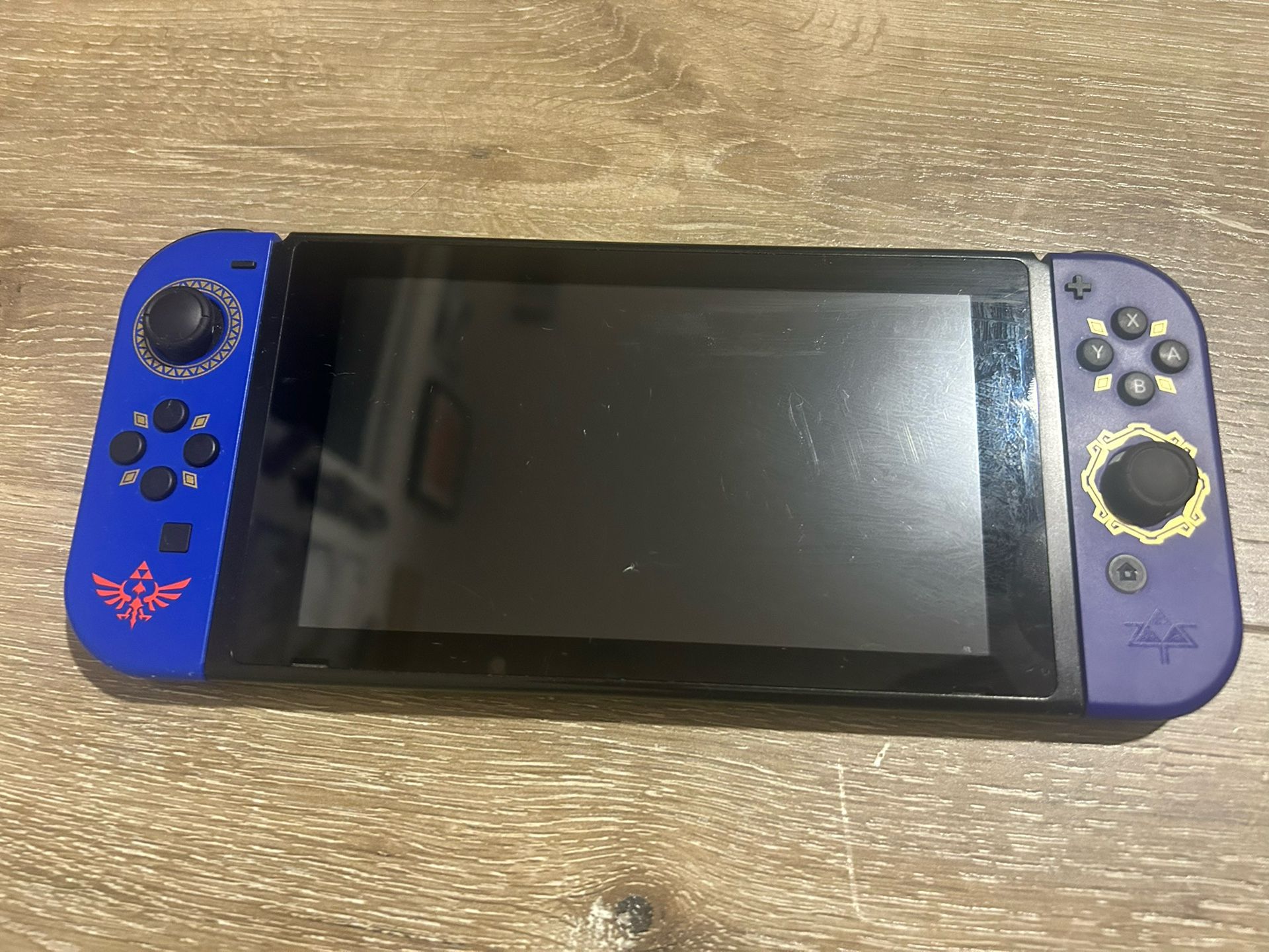 Nintendo Switch (2019) (joycons, Charger, Dock)