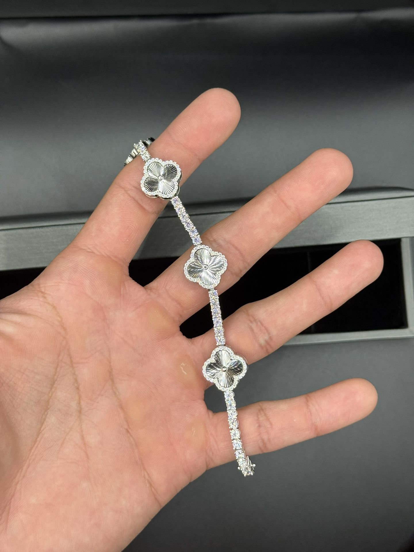 Vs1 Flower Set Bracelet 