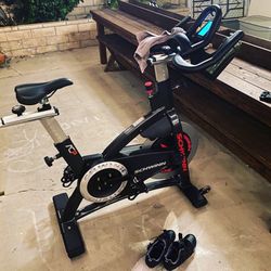 Schwinn AC Performance With Carbon Blue Indoor Bike (Black, Morse Taper)