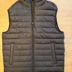 Like New Aero remix down puffer vest men’s black XS lightweight for added warmth. My son barely wore bc he grew out of it. Retailed $50.00 15212 cross