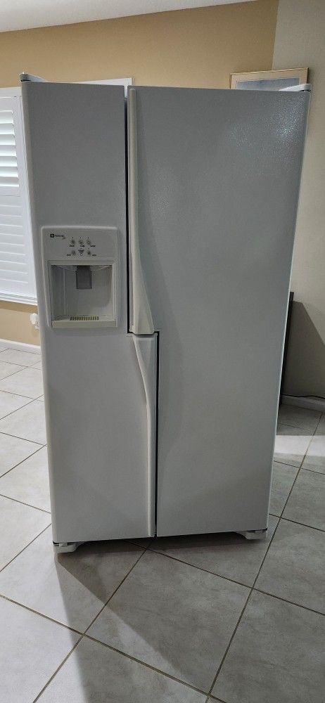 Refrigerator 