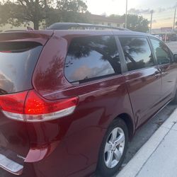 2011 Toyota Sienna