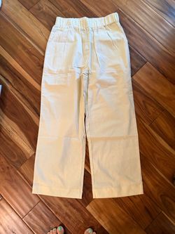 Women’s tan linen pants. New! Size medium