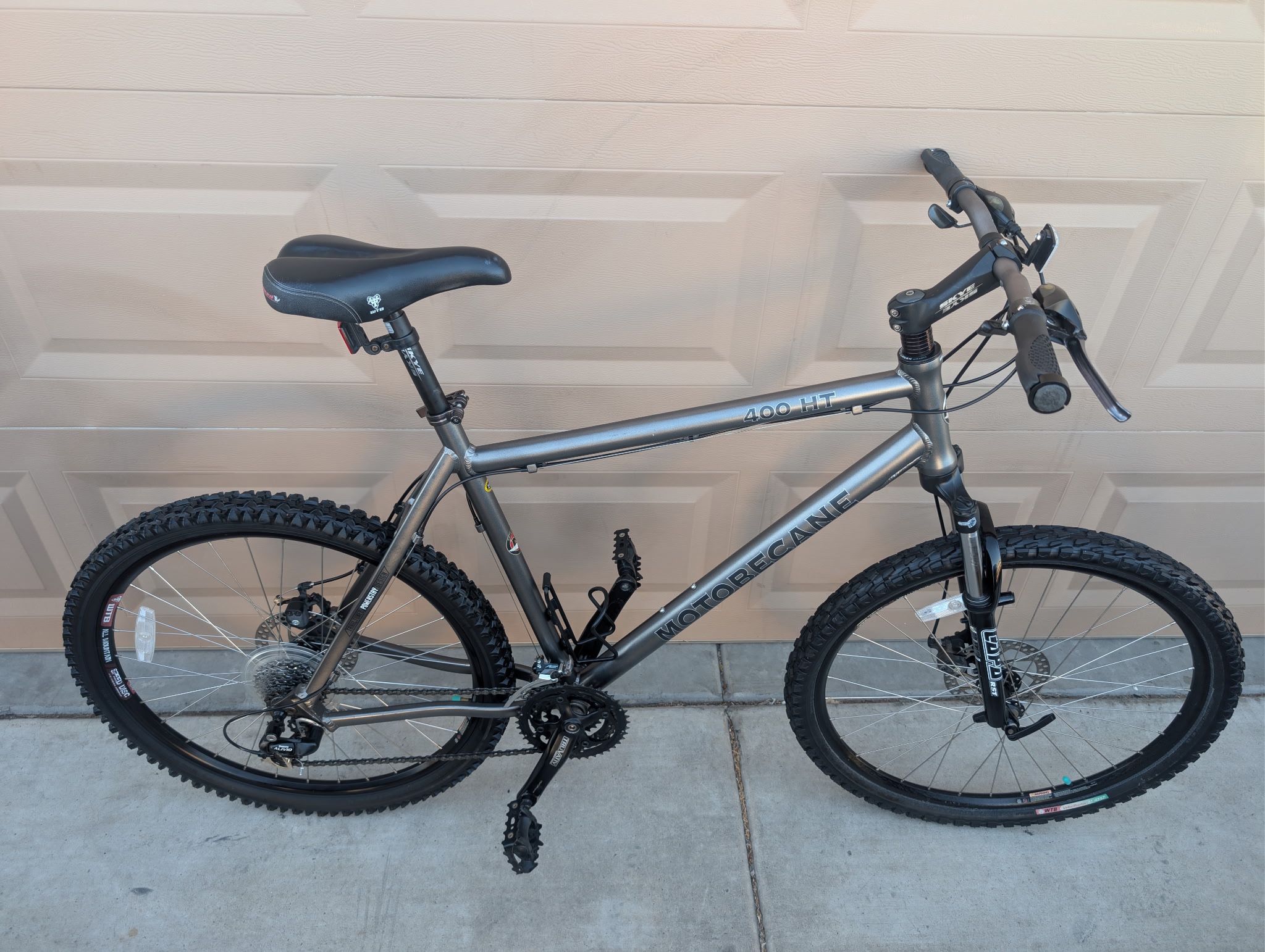 26"x2.0. MOTOBECANE 400 HT MENS MOUNTAIN BIKE. (L).21". LIKE NEW WITH FRESHLY TUNE UP 👌🏼