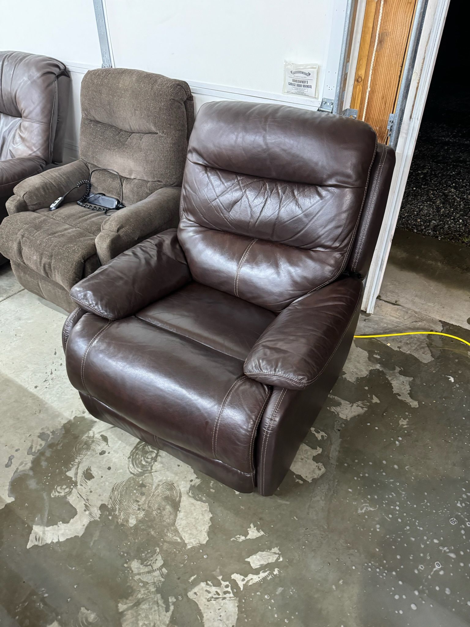 Leather Reclining Chair (WE DELIVER)
