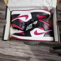 Jordan 1 Mid 