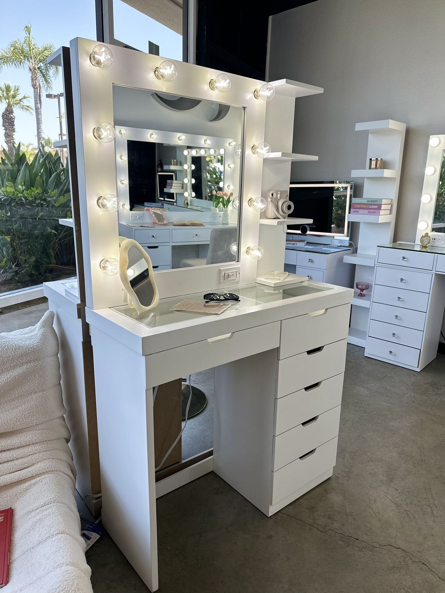 NEW Vanity Mirror & Table Desk Set for Make Up Room Organizer or Salon Furniture