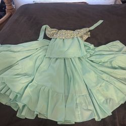 Floklorico Shirt And Skirt 