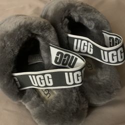 UGG  Slides