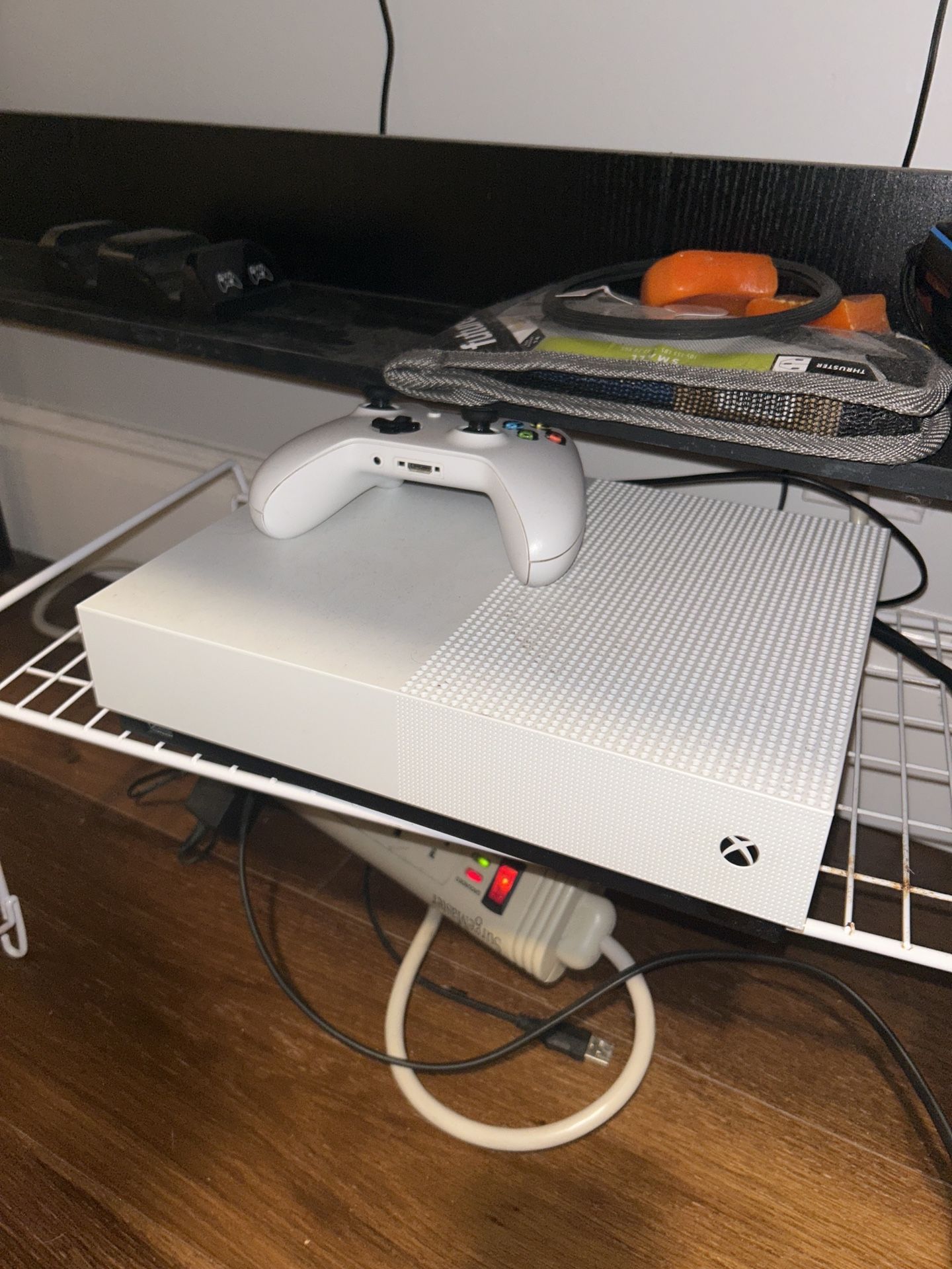 Selling an Xbox One S bundle that comes with everything you need to start gaming: • Xbox One S console • 1 wireless controller • Dual charging dock