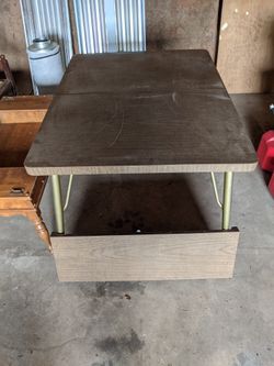 Table with leaf