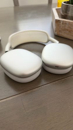Apple AirPods Max Headphones