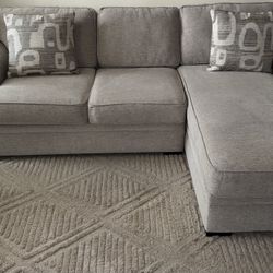 Raymour & Flanigan Grady 2-PC Sectional 