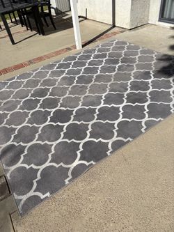 AREA RUG