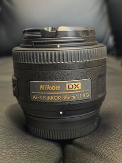 Nikon AF-S 35mm 1.8 camera lens