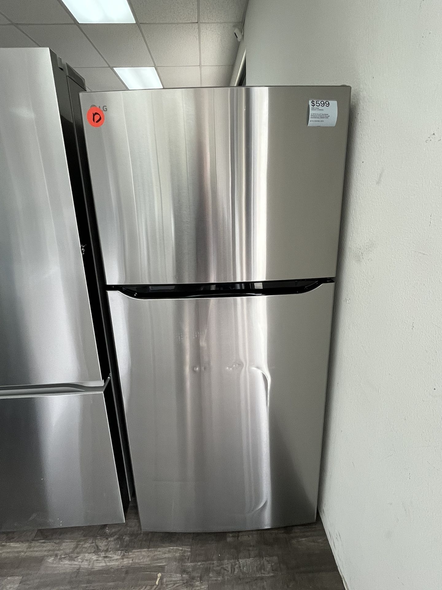 $599 LG 20 Cu Ft Refrigerator with Top Freezer, Multi Air Flow and Reversible Door