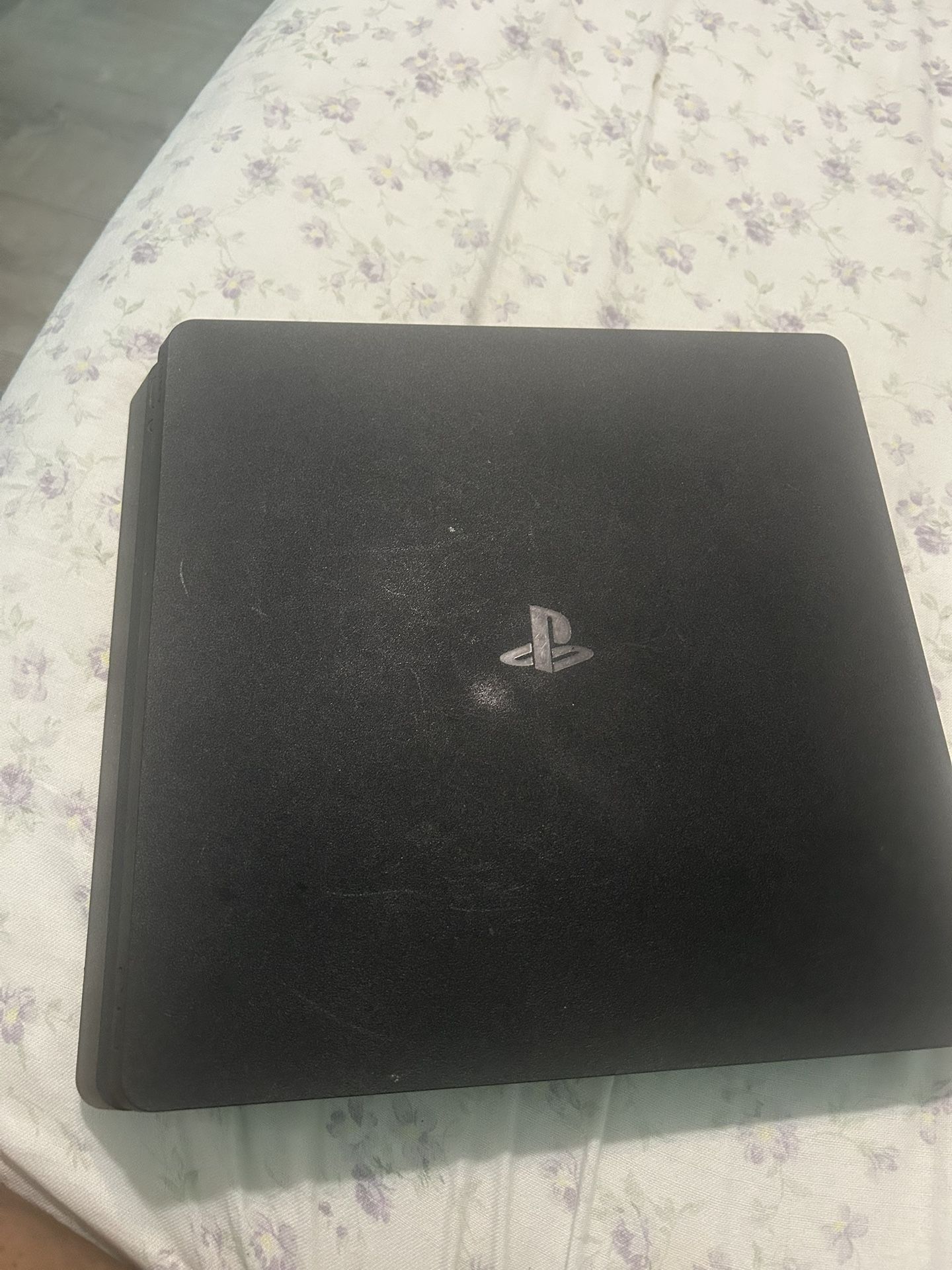 PS4 Slim Edition