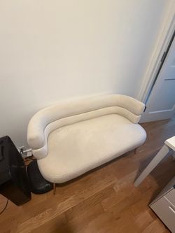 Love Seat in Good Condition