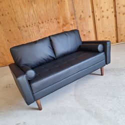 Black Leather ⚫️$280 FIRM Loveseat Outdoor