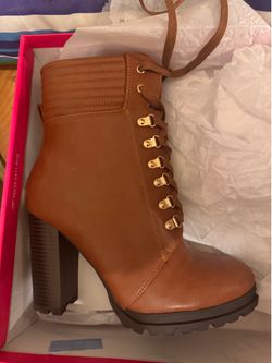 NEW 8.5 Women's Boots